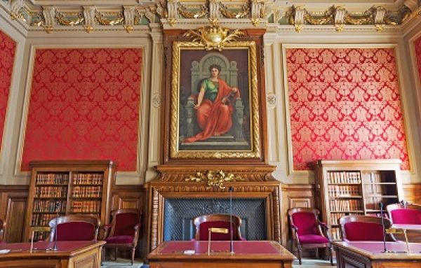 Photographie de la salle du Contentieux du Conseil d'Etat