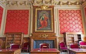 Photographie de la salle du Contentieux du Conseil d'Etat