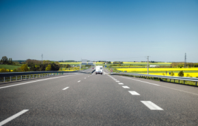 Photographie d'une autoroute