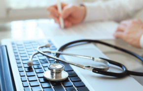 Photographie du bureau d'un médecin